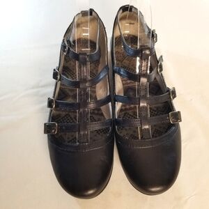 Bare Traps Walter Woman Shoe Sz 9M Black Strappy Buckles Mary Jane Flats Sandal